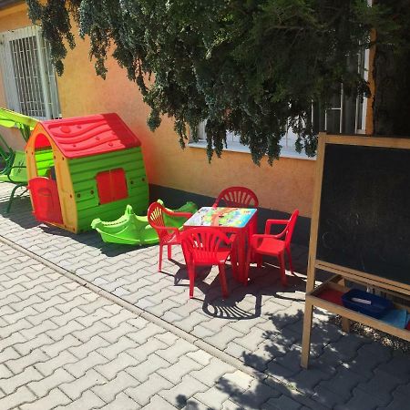 Guesthouse Zuzana Spacince エクステリア 写真