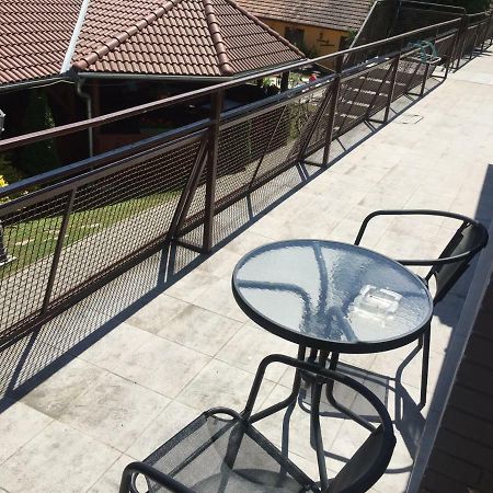 Guesthouse Zuzana Spacince エクステリア 写真