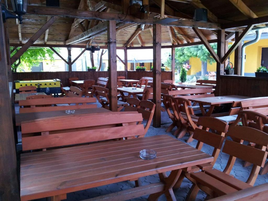 Guesthouse Zuzana Spacince エクステリア 写真
