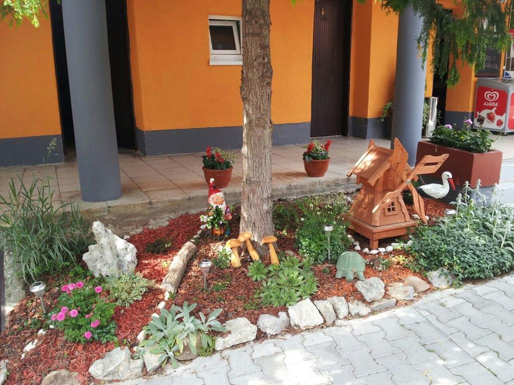 Guesthouse Zuzana Spacince エクステリア 写真
